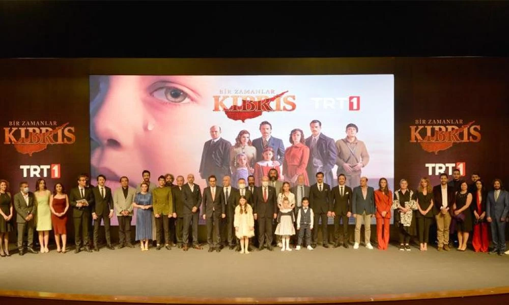 Ο Ερσίν Τατάρ με “’όχημα” τηλεοπτική σειρά προσπαθεί να εξισώσει τα τεράστια τουρκικά εγκλήματα του 1974 στην Κύπρο